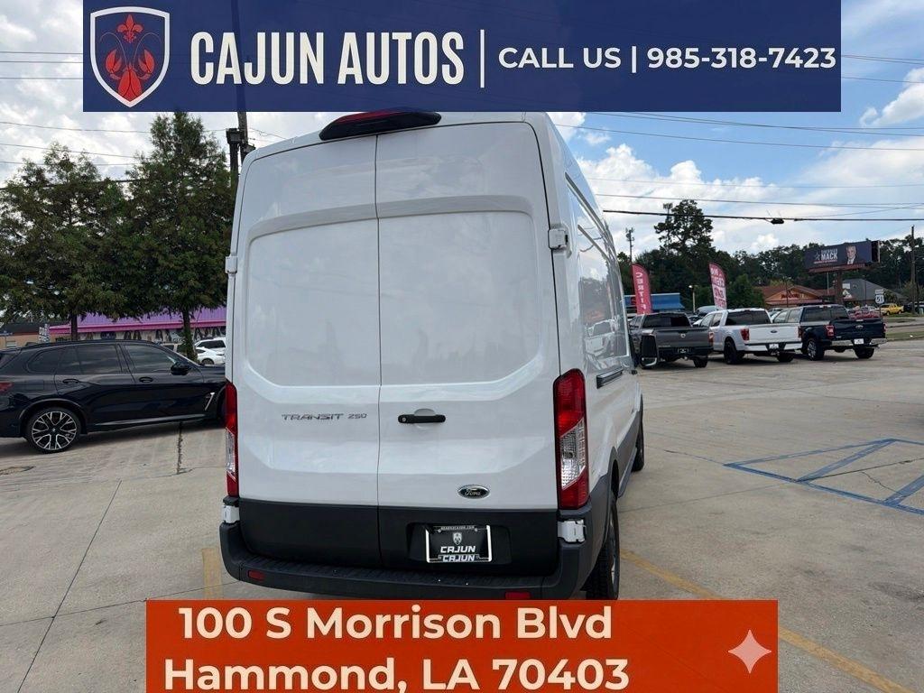 Ford Transit 250 Van Low Roof w/Sliding Pass. 130-in. WB 2021