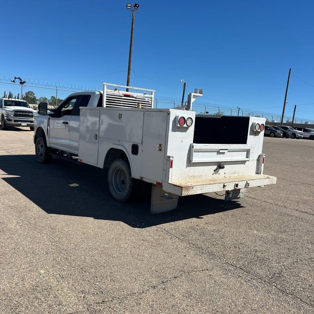 Ford F-350 SD XL SuperCab Long Bed 4WD DRW 2023