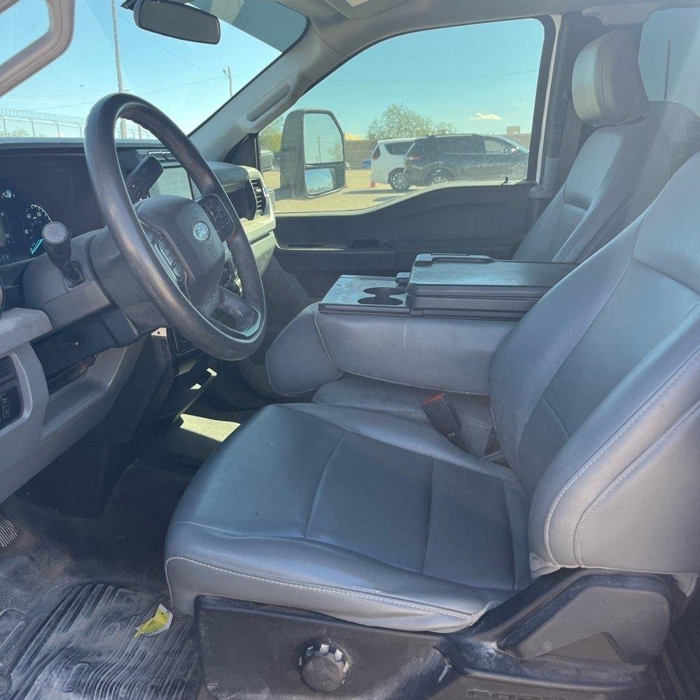 Ford F-350 SD XL SuperCab Long Bed 4WD DRW 2023