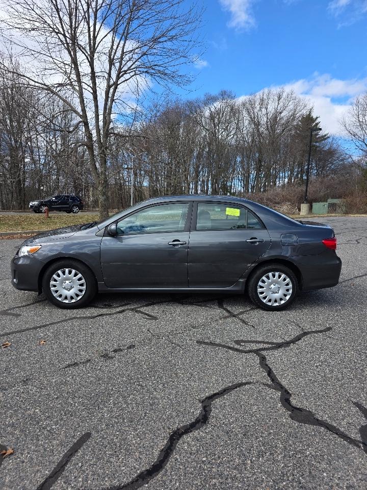 Toyota Corolla S 5-Speed MT 2012