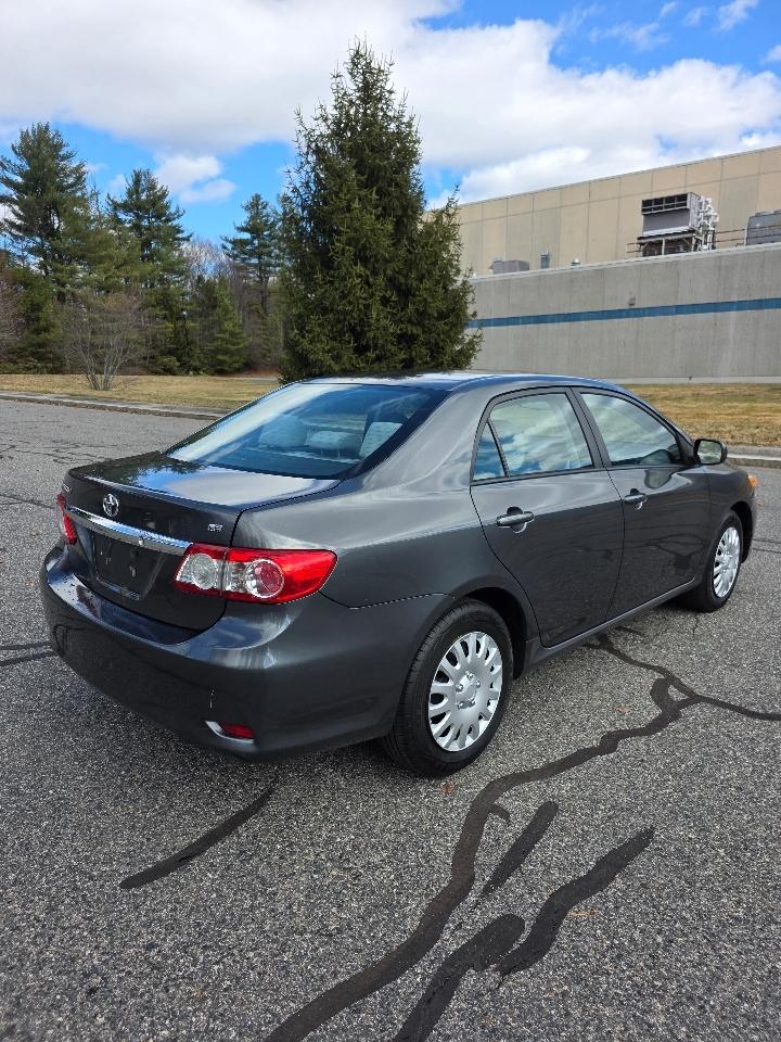 Toyota Corolla S 5-Speed MT 2012