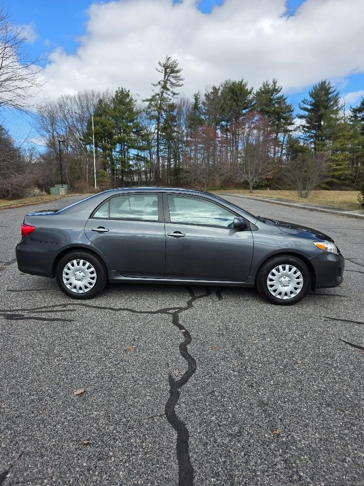Toyota Corolla S 5-Speed MT 2012