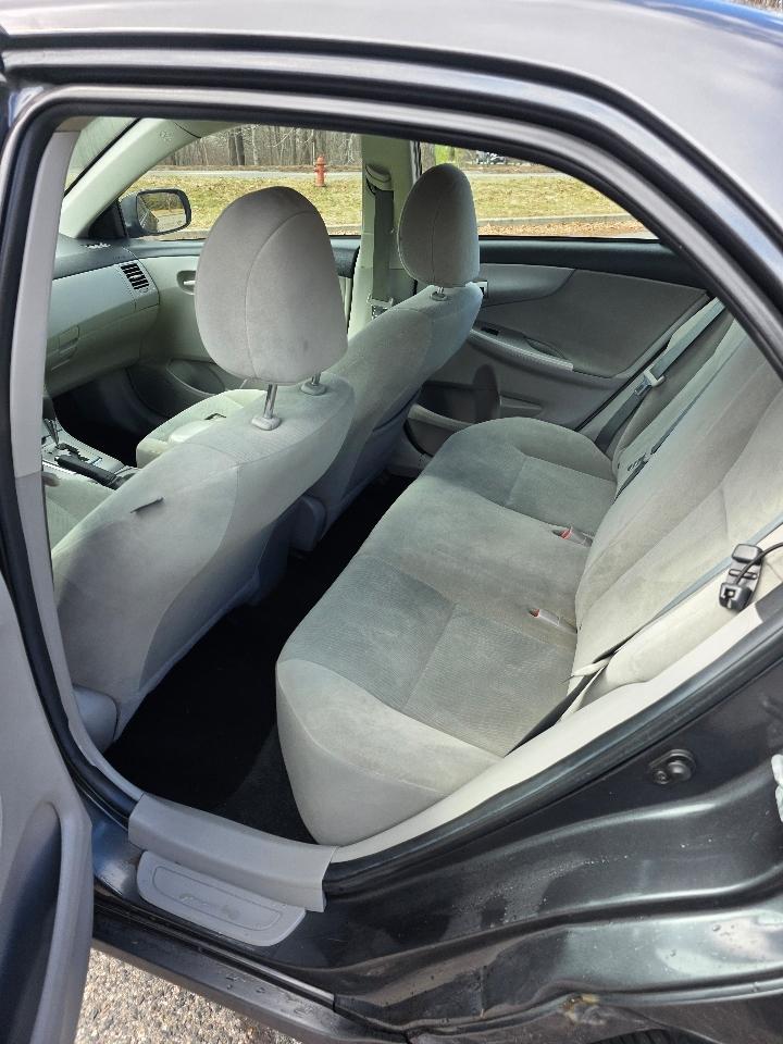 Toyota Corolla S 5-Speed MT 2012