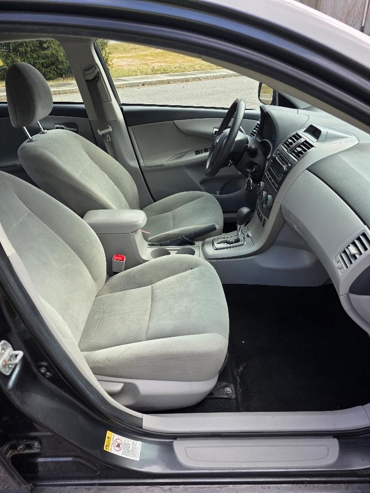 Toyota Corolla S 5-Speed MT 2012