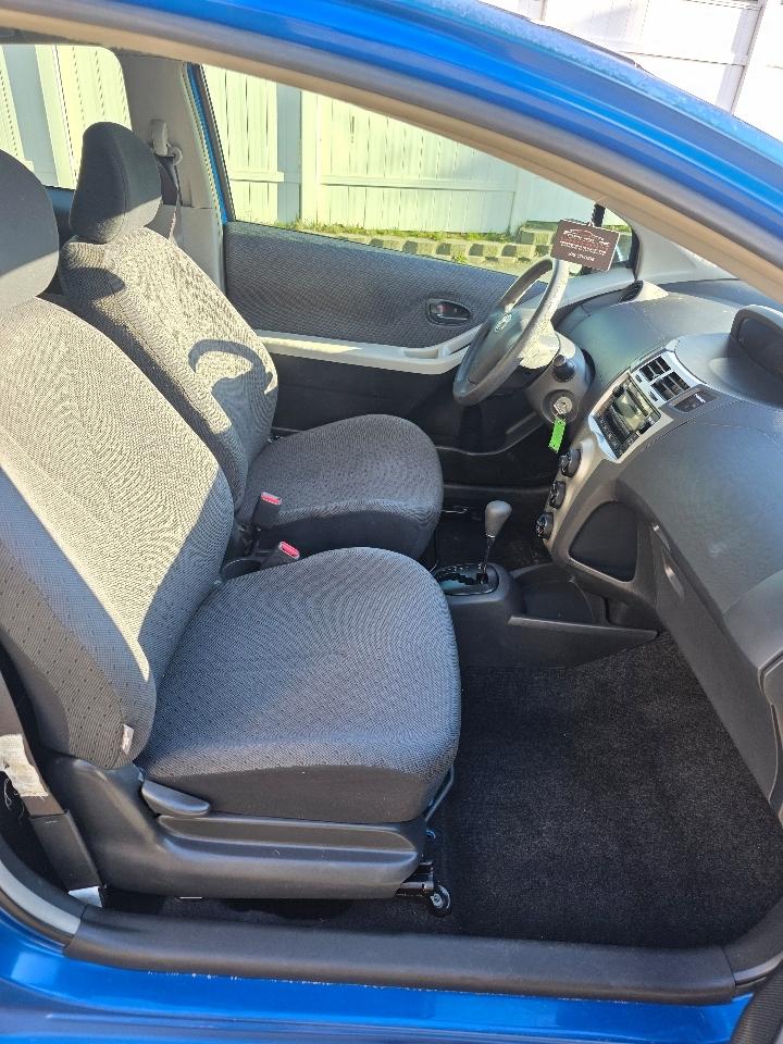 Toyota Yaris Liftback 3-Door AT 2009