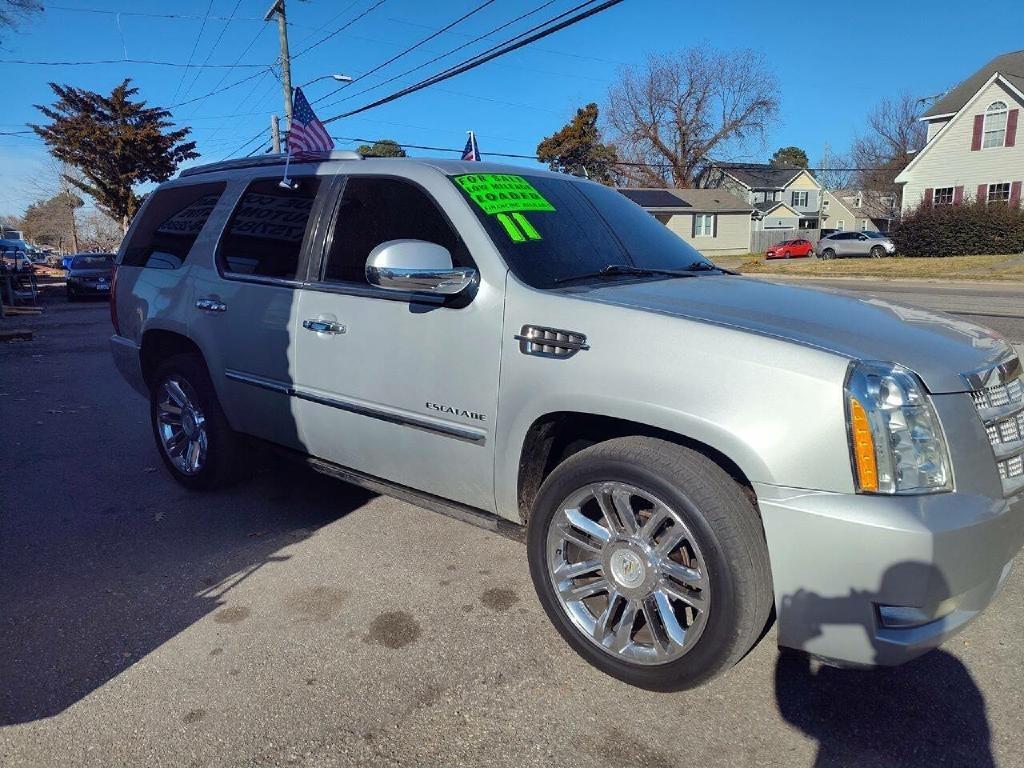 Cadillac Escalade AWD Platinum 2011