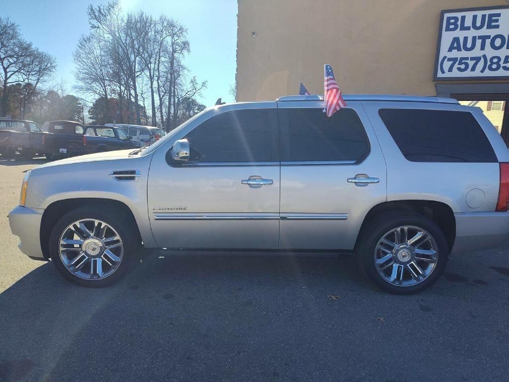 Cadillac Escalade AWD Platinum 2011