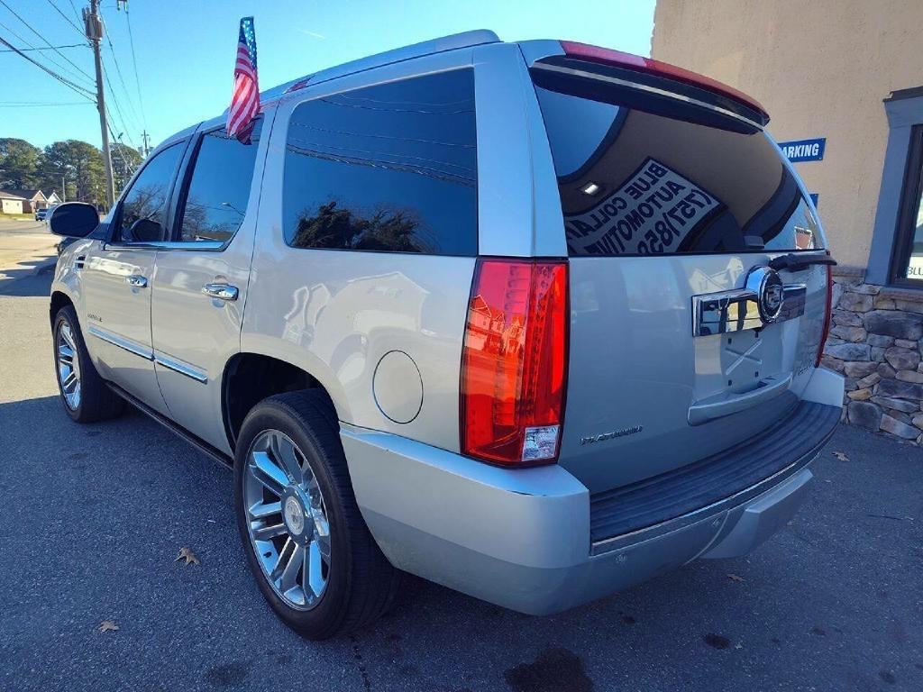 Cadillac Escalade AWD Platinum 2011