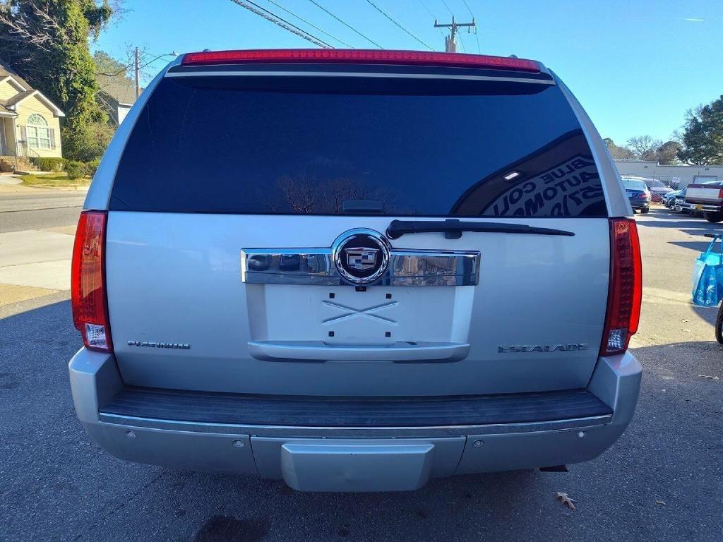 Cadillac Escalade AWD Platinum 2011
