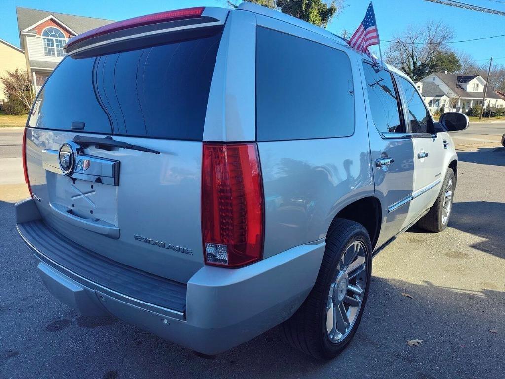 Cadillac Escalade AWD Platinum 2011