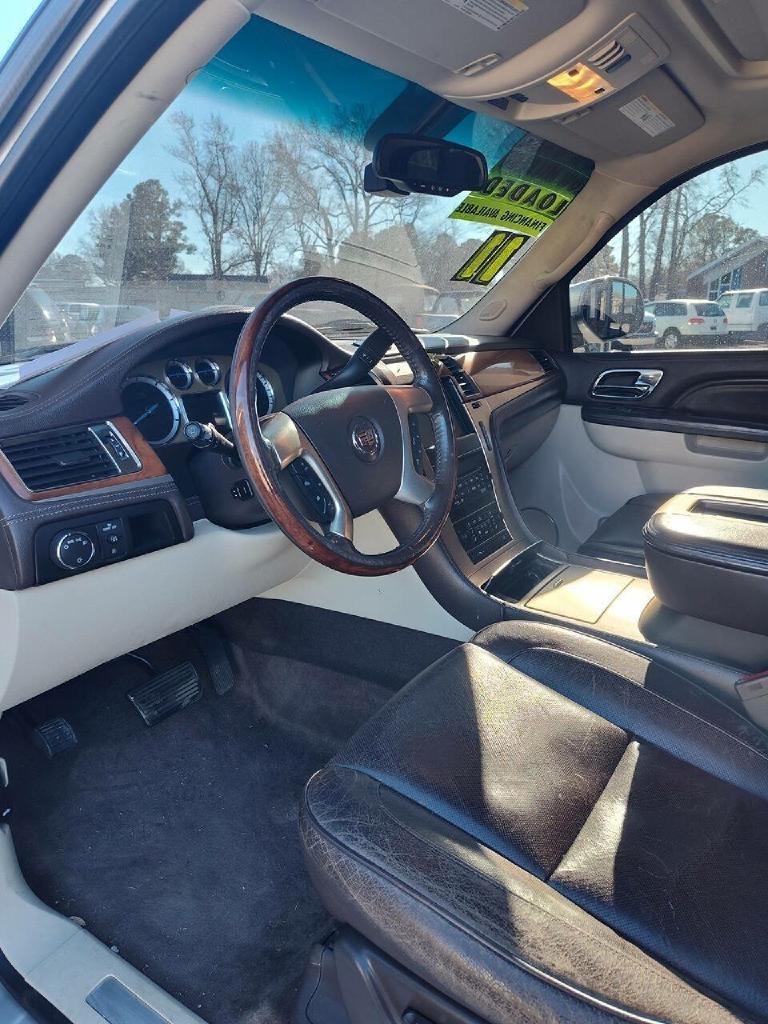 Cadillac Escalade AWD Platinum 2011