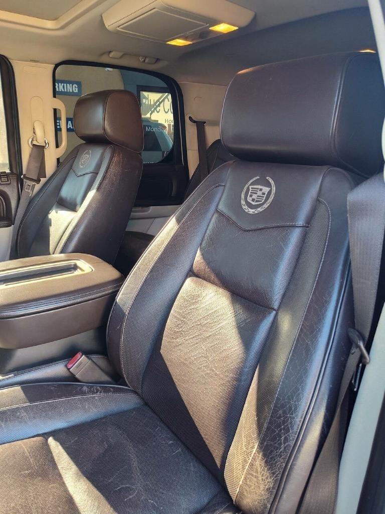 Cadillac Escalade AWD Platinum 2011