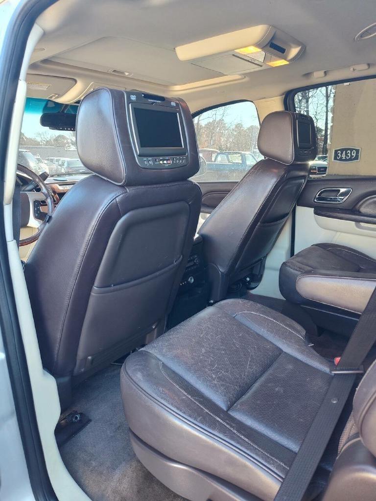 Cadillac Escalade AWD Platinum 2011