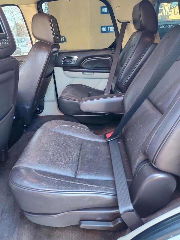 Cadillac Escalade AWD Platinum 2011
