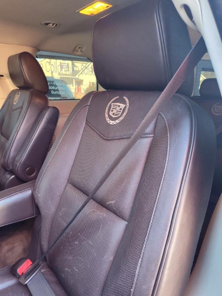 Cadillac Escalade AWD Platinum 2011