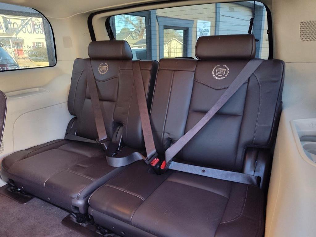 Cadillac Escalade AWD Platinum 2011