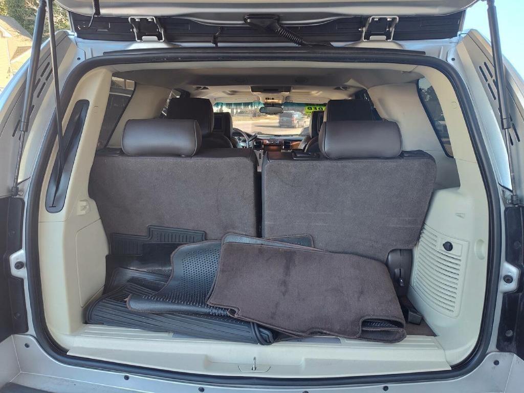 Cadillac Escalade AWD Platinum 2011