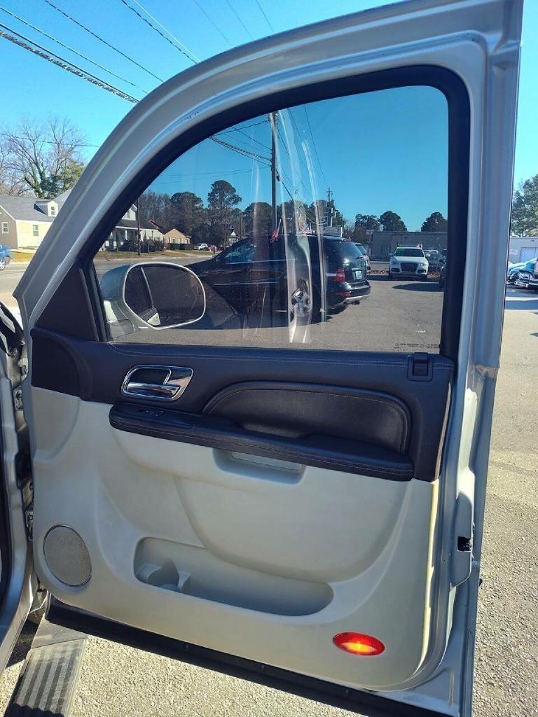 Cadillac Escalade AWD Platinum 2011