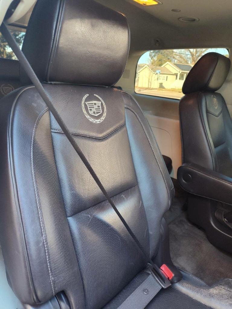 Cadillac Escalade AWD Platinum 2011