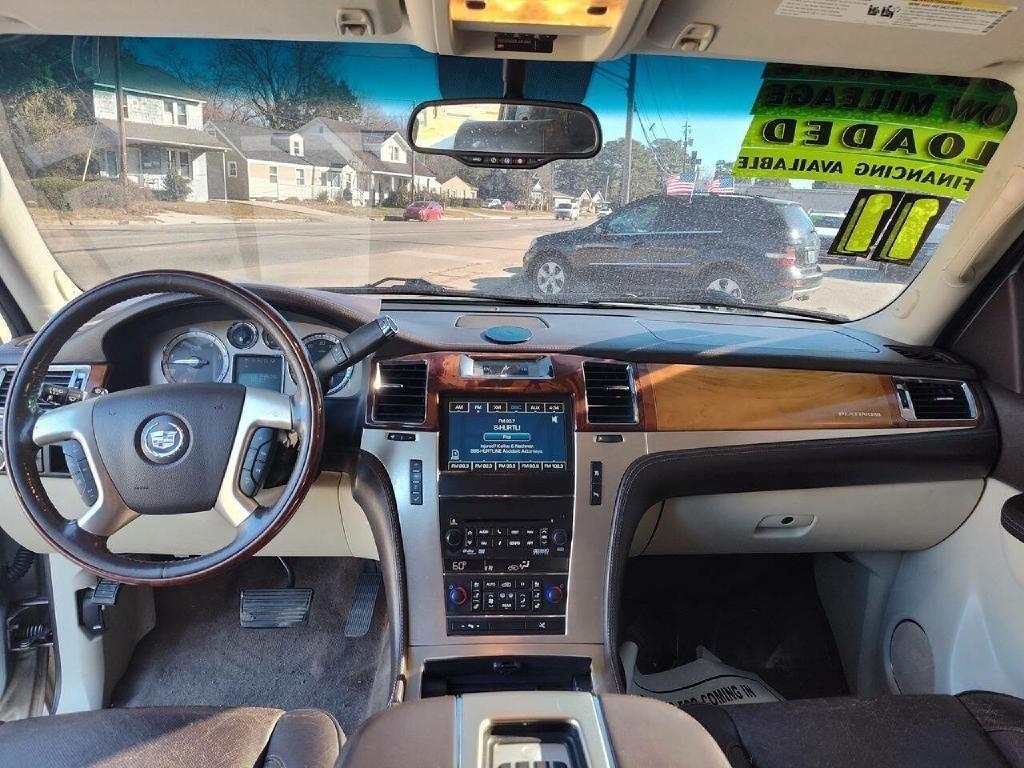 Cadillac Escalade AWD Platinum 2011