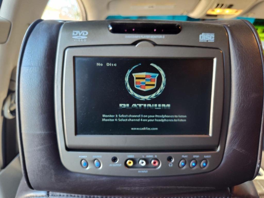 Cadillac Escalade AWD Platinum 2011