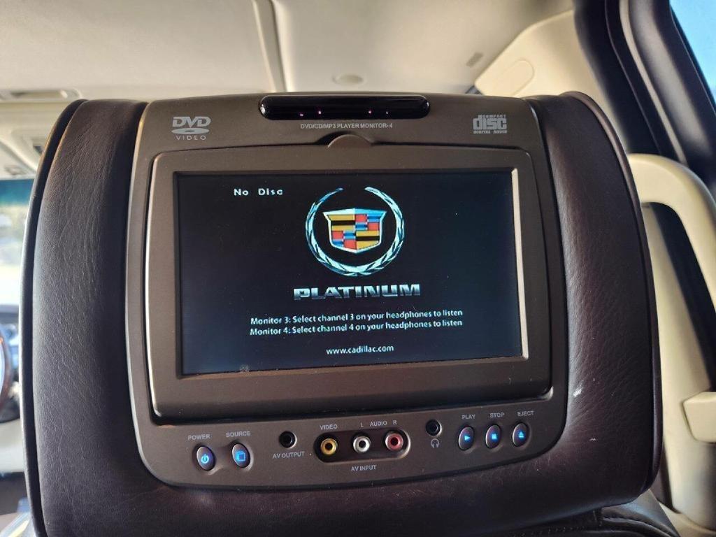 Cadillac Escalade AWD Platinum 2011