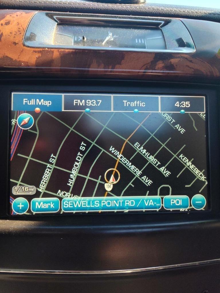 Cadillac Escalade AWD Platinum 2011