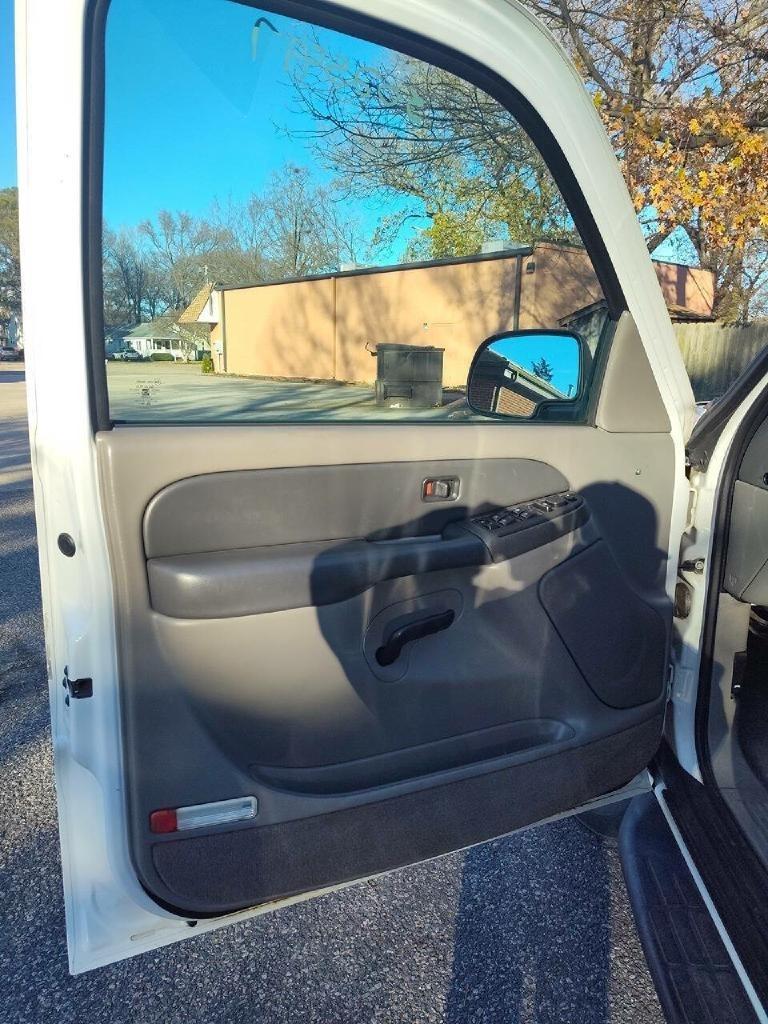 Chevrolet Suburban 2500 4WD 2003