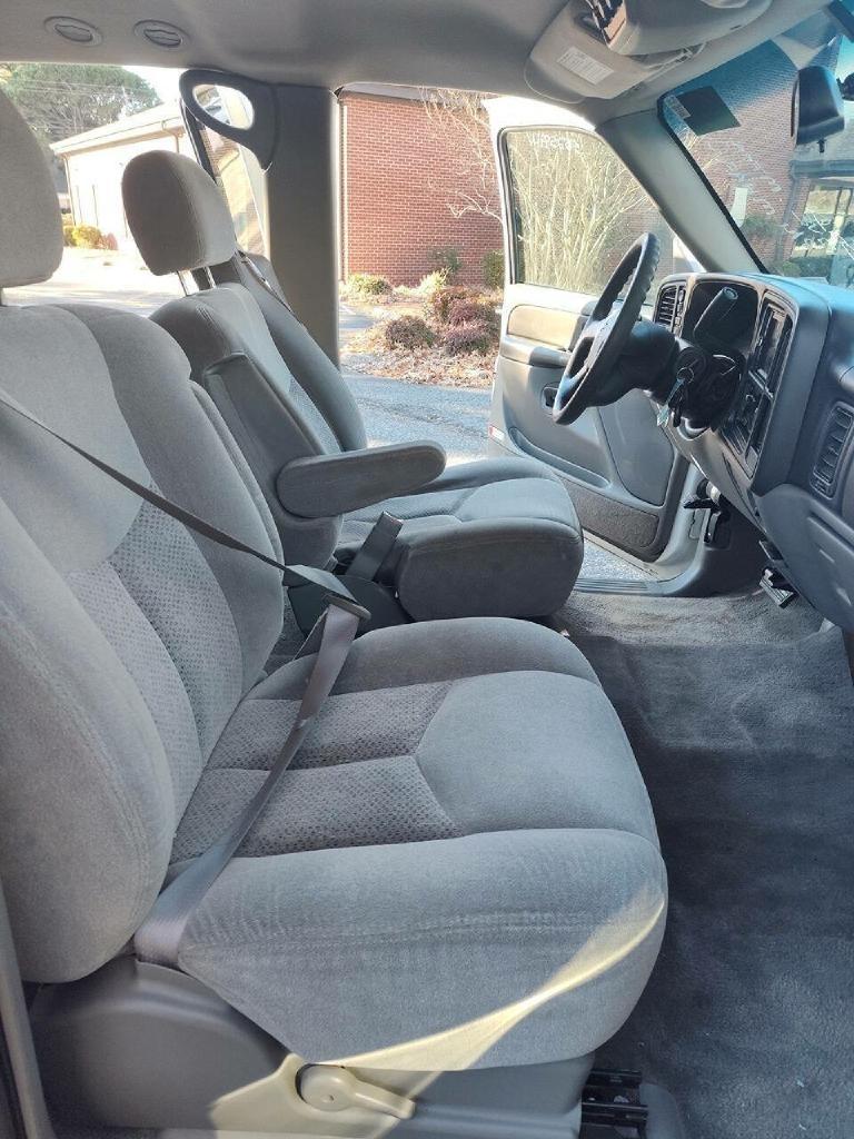 Chevrolet Suburban 2500 4WD 2003