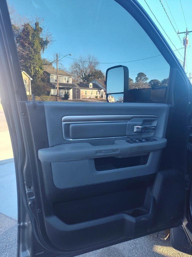 RAM 3500 SLT Mega Cab 4WD 2016