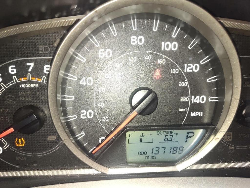 Toyota RAV4 LE AWD 2015
