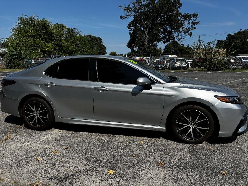 Toyota Camry SE 2023