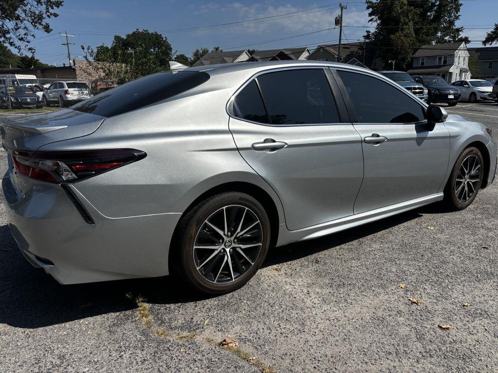 Toyota Camry SE 2023