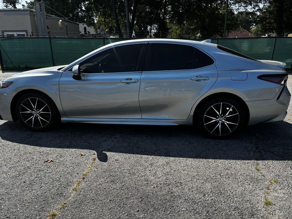 Toyota Camry SE 2023