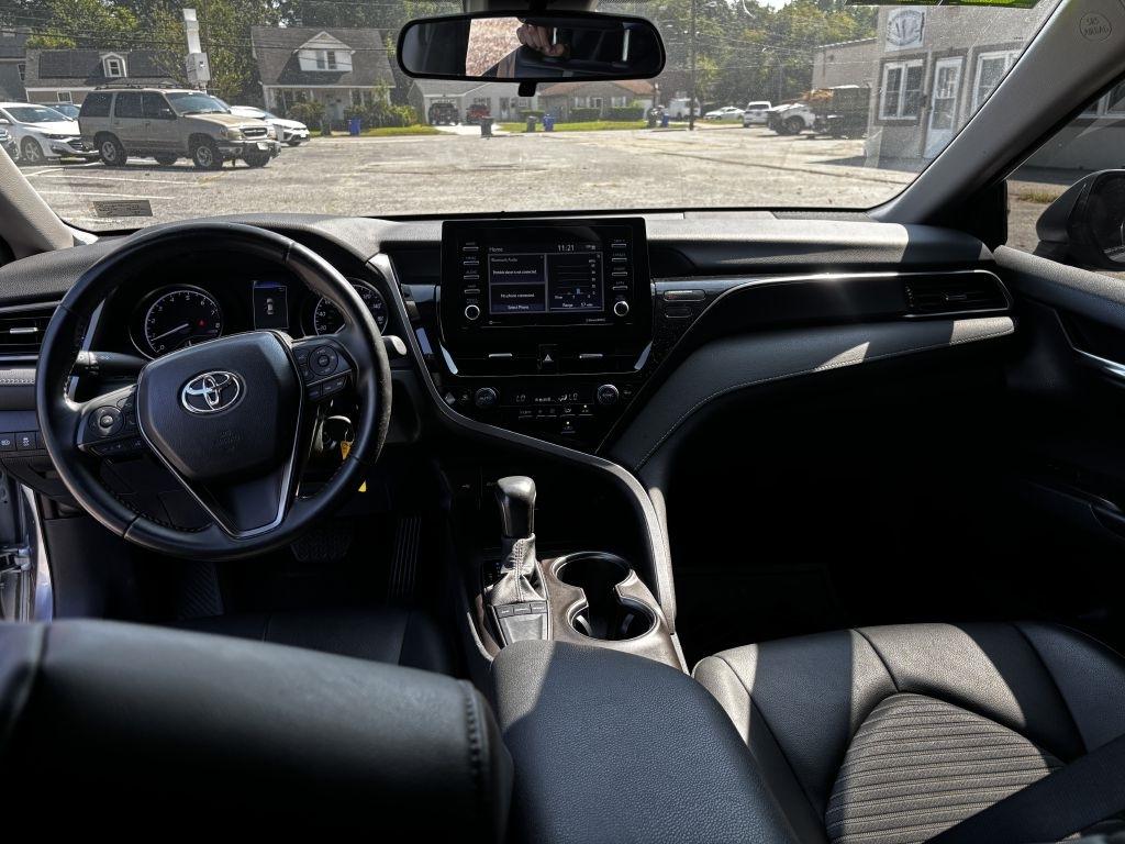 Toyota Camry SE 2023