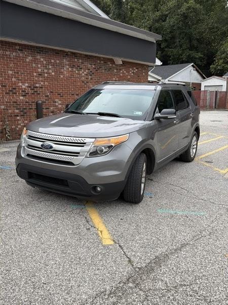 Ford Explorer photo 2
