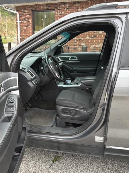 Ford Explorer photo 6