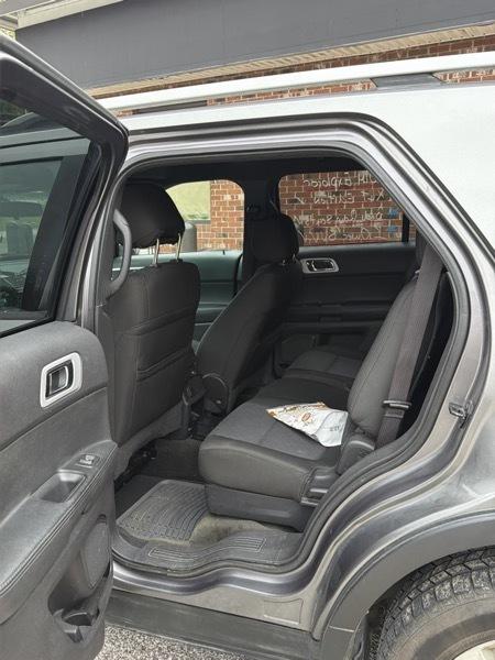 Ford Explorer photo 7