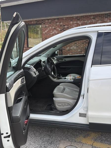 Cadillac SRX photo 6