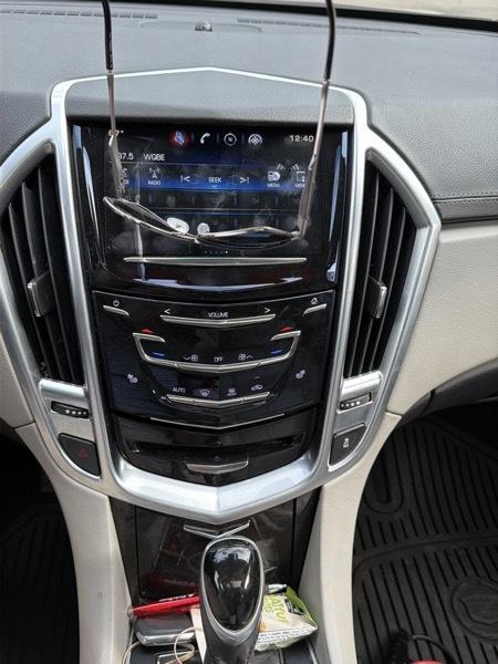 Cadillac SRX photo 11