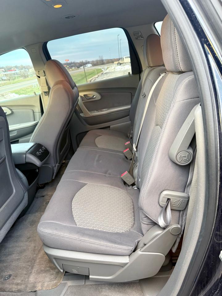 Chevrolet Traverse LS FWD w/PDC 2011