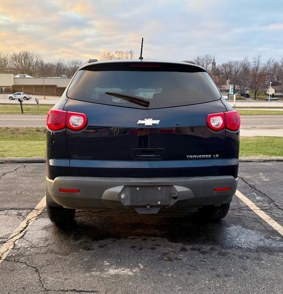 Chevrolet Traverse LS FWD w/PDC 2011