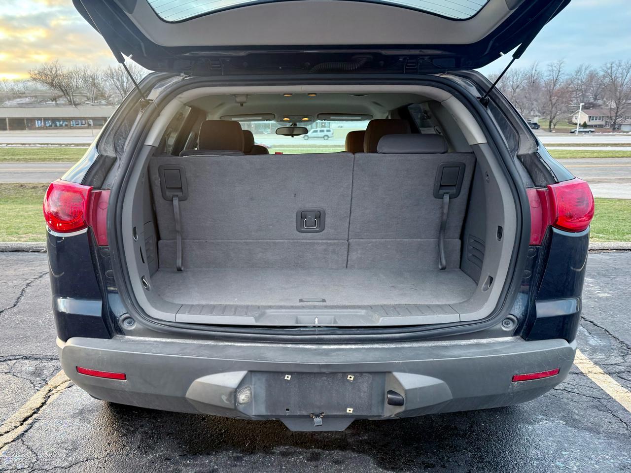 Chevrolet Traverse LS FWD w/PDC 2011
