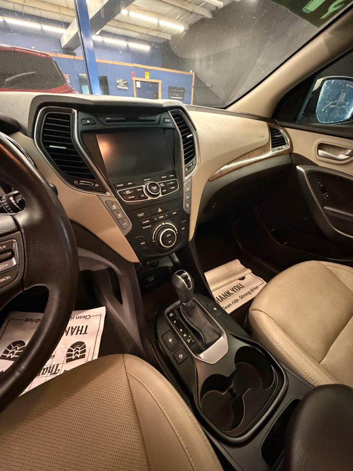 Hyundai Santa Fe SE w/Ultimate Package AWD 2016