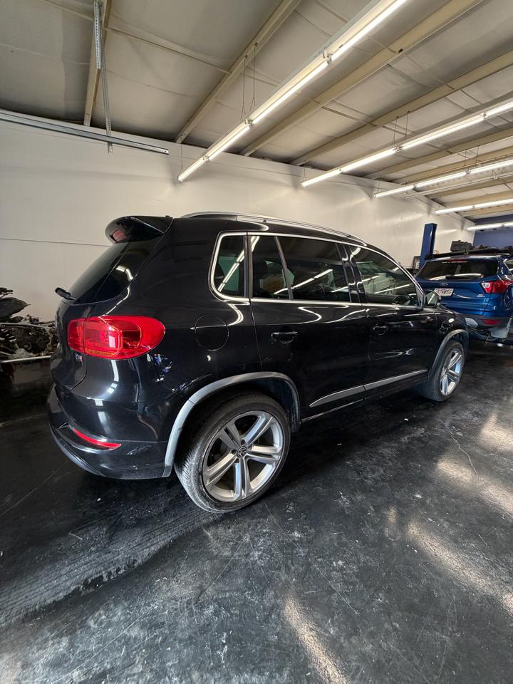 Volkswagen Tiguan S 2016