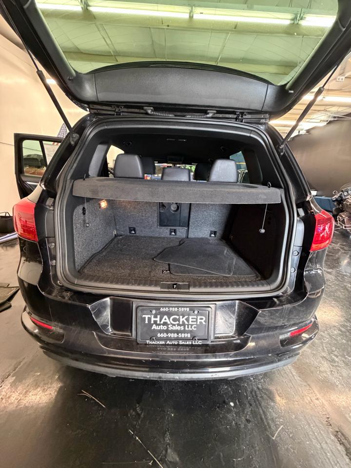 Volkswagen Tiguan S 2016