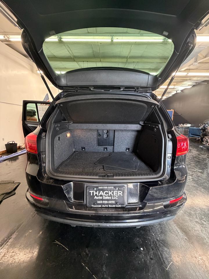 Volkswagen Tiguan S 2016