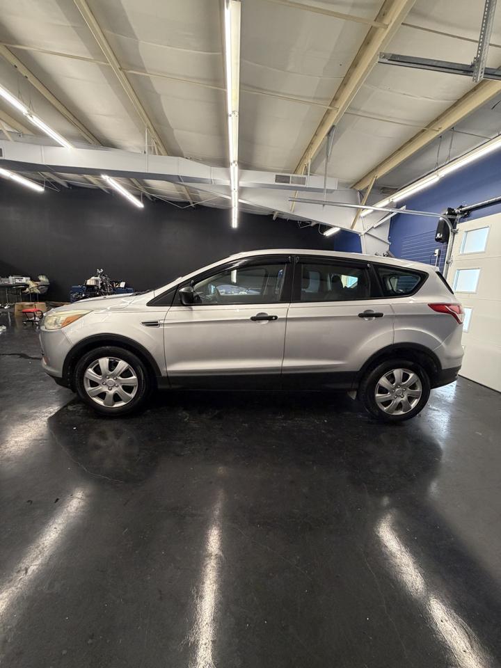 Ford Escape S FWD 2014