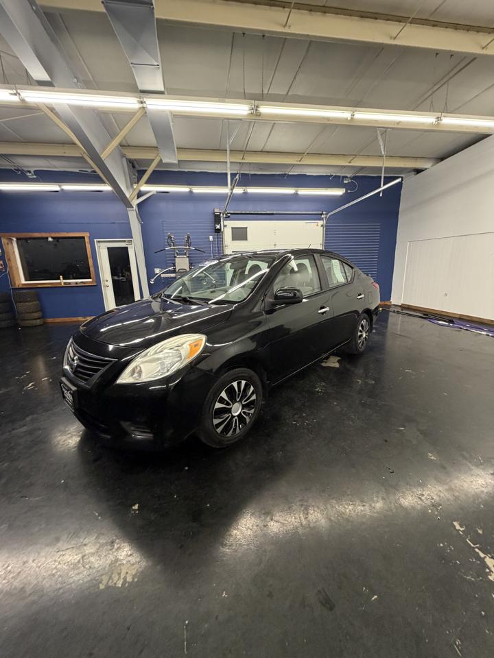 Nissan Versa 1.6 S 4A 2013