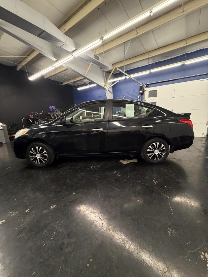 Nissan Versa 1.6 S 4A 2013